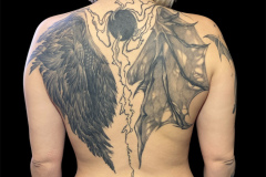 duzy-tatuaz-skrzydel-na-plecach-cover