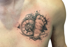 tatuaz-wzory-rodzina-na-klatce-piersiowej