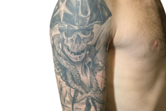 wzor-pirata-tatuaz-na-ramieniu