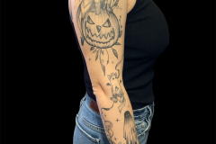tatuaz-kota-w-klimacie-hallowen-w-stylu-sketch