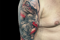 tatuaz-patriotyczny-husarz-z-orlem-i-polska-flaga