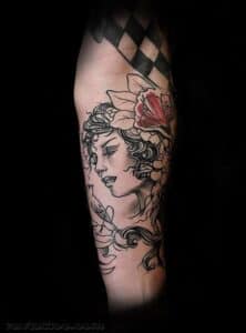 tatuaż na ręce kobieta