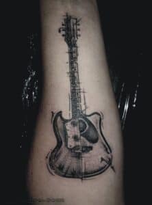 gitara tatuaż