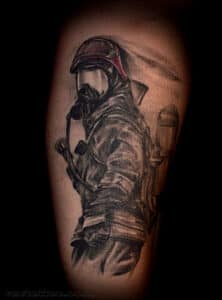 tatuaż strażak